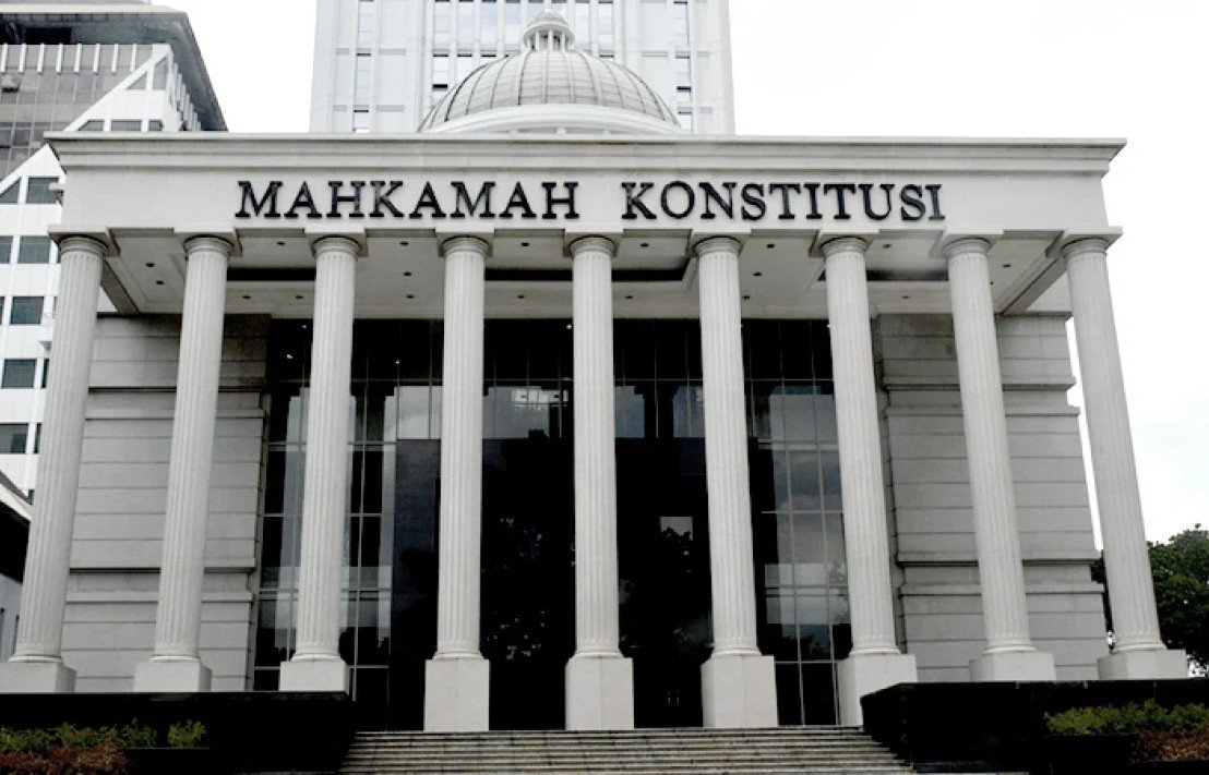 KUHP Baru Resmi Berlaku: Antara De-kolonisasi Hukum dan Ancaman Demokrasi